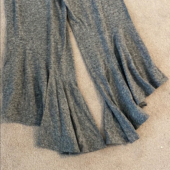 Bb Dakota Ruffle Play Gray Cropped Pants size S - Picture 4 of 4